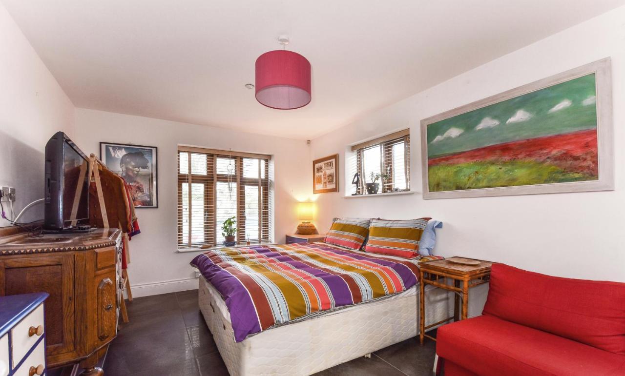 The Enclave Bed & Breakfast Уърдинг Екстериор снимка